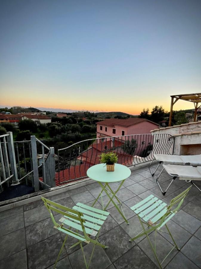 Casa Delle Farfalle Chia Bagian luar foto