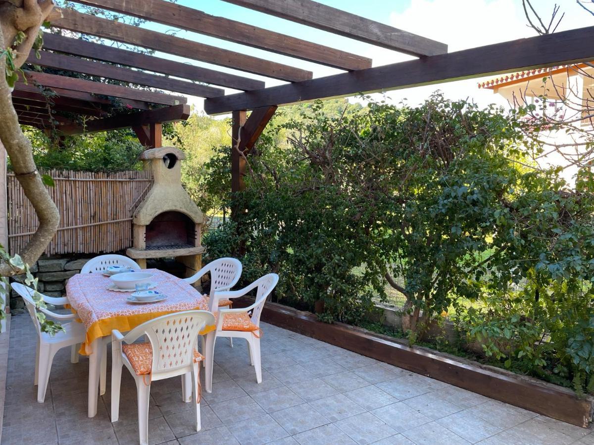 Casa Delle Farfalle Chia Bagian luar foto
