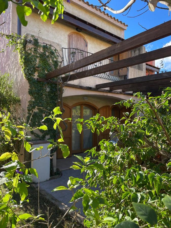 Casa Delle Farfalle Chia Bagian luar foto