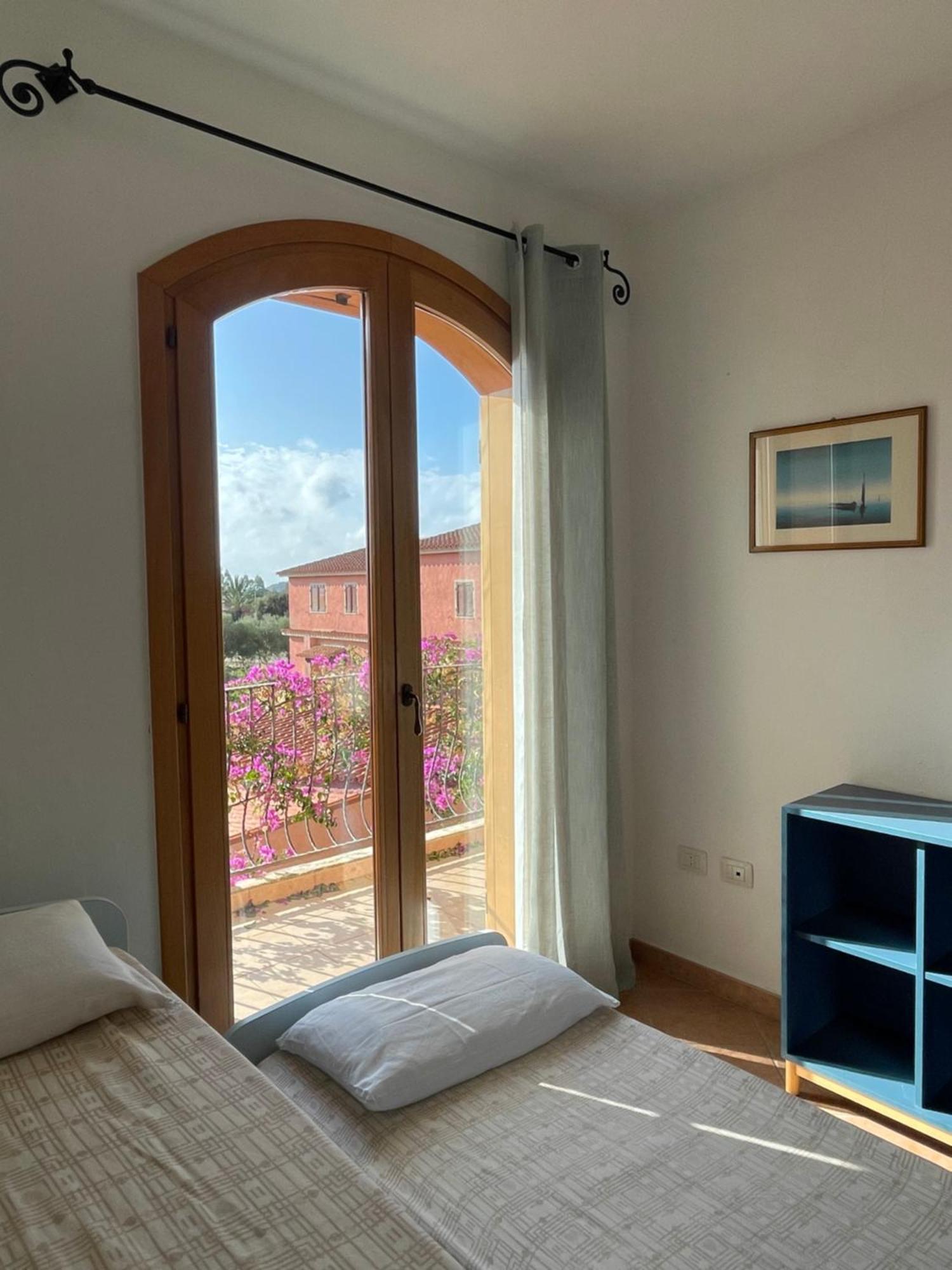 Casa Delle Farfalle Chia Bagian luar foto