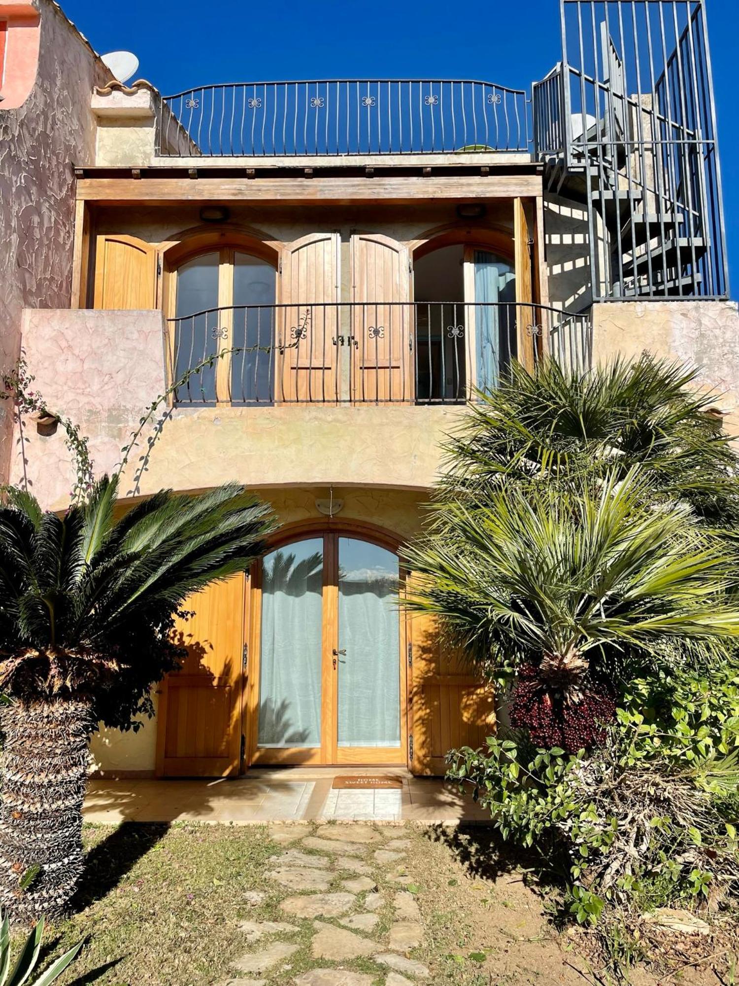 Casa Delle Farfalle Chia Bagian luar foto